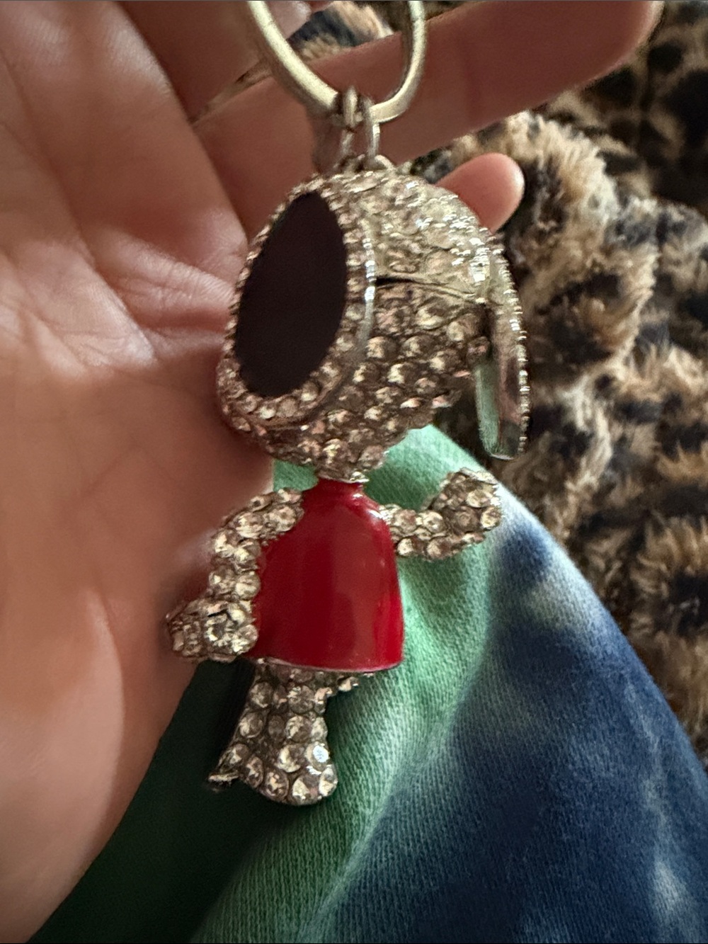 Snoopy Joe Cool Pave Chrystal key chain - Picture 5 of 9